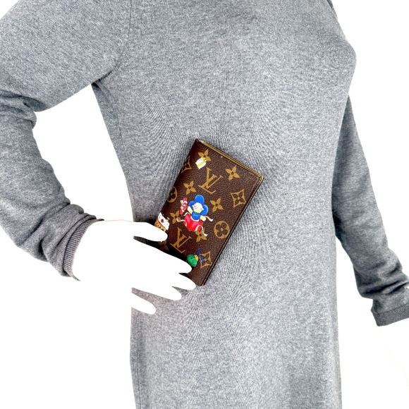 LOUIS VUITTON Passport Cover Monogram Vivienne 2025 Print New in Box - Picture 3 of 11